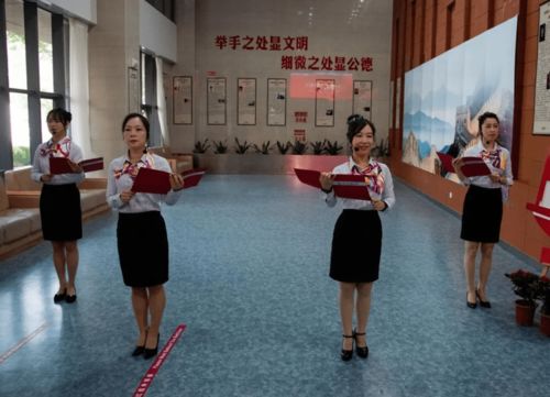 市图书馆瀑布流电子借阅机上线了,快来体验